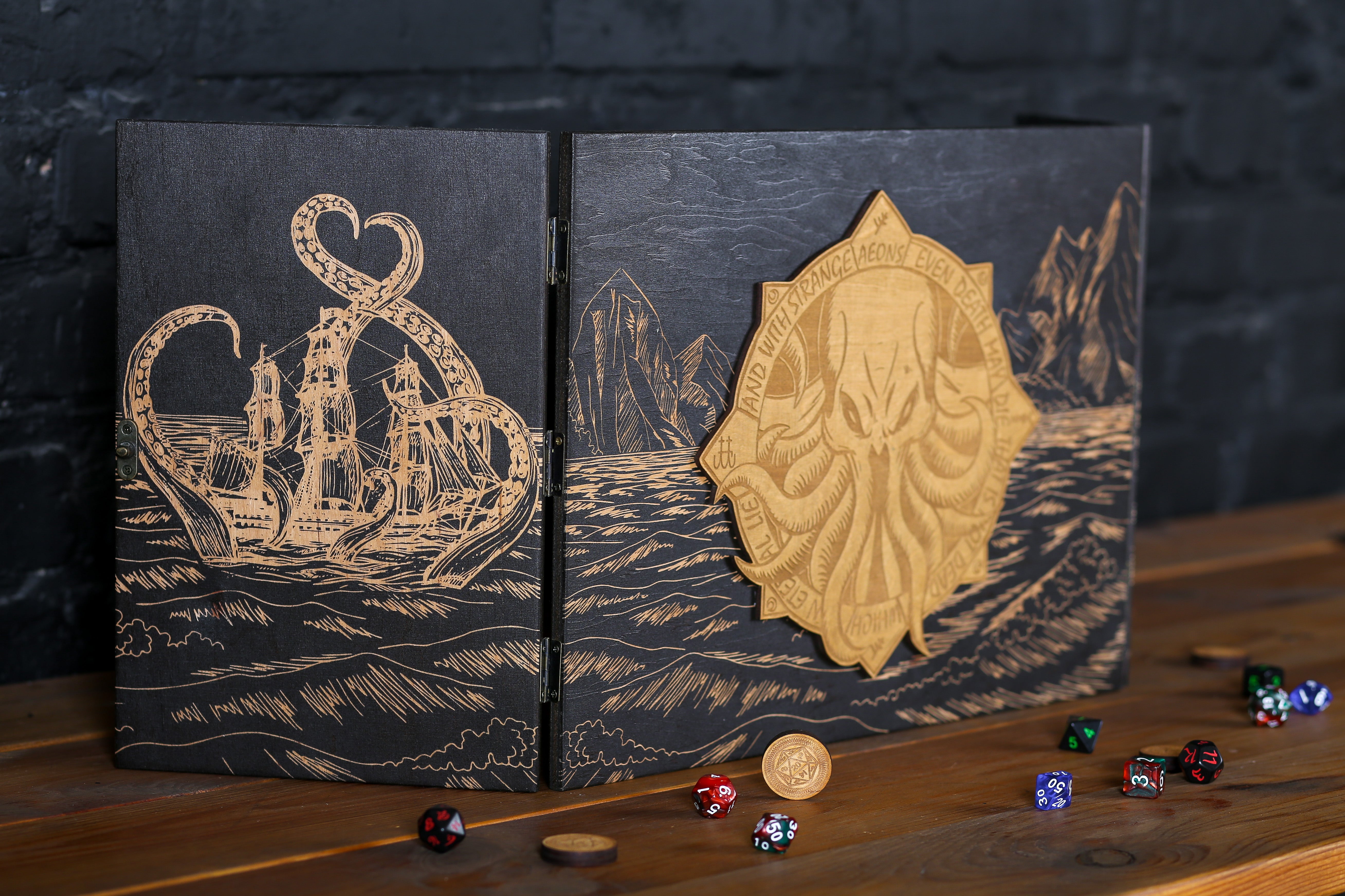 Cthulhu screen wood magnetic, Dungeon master screens - GravisCup