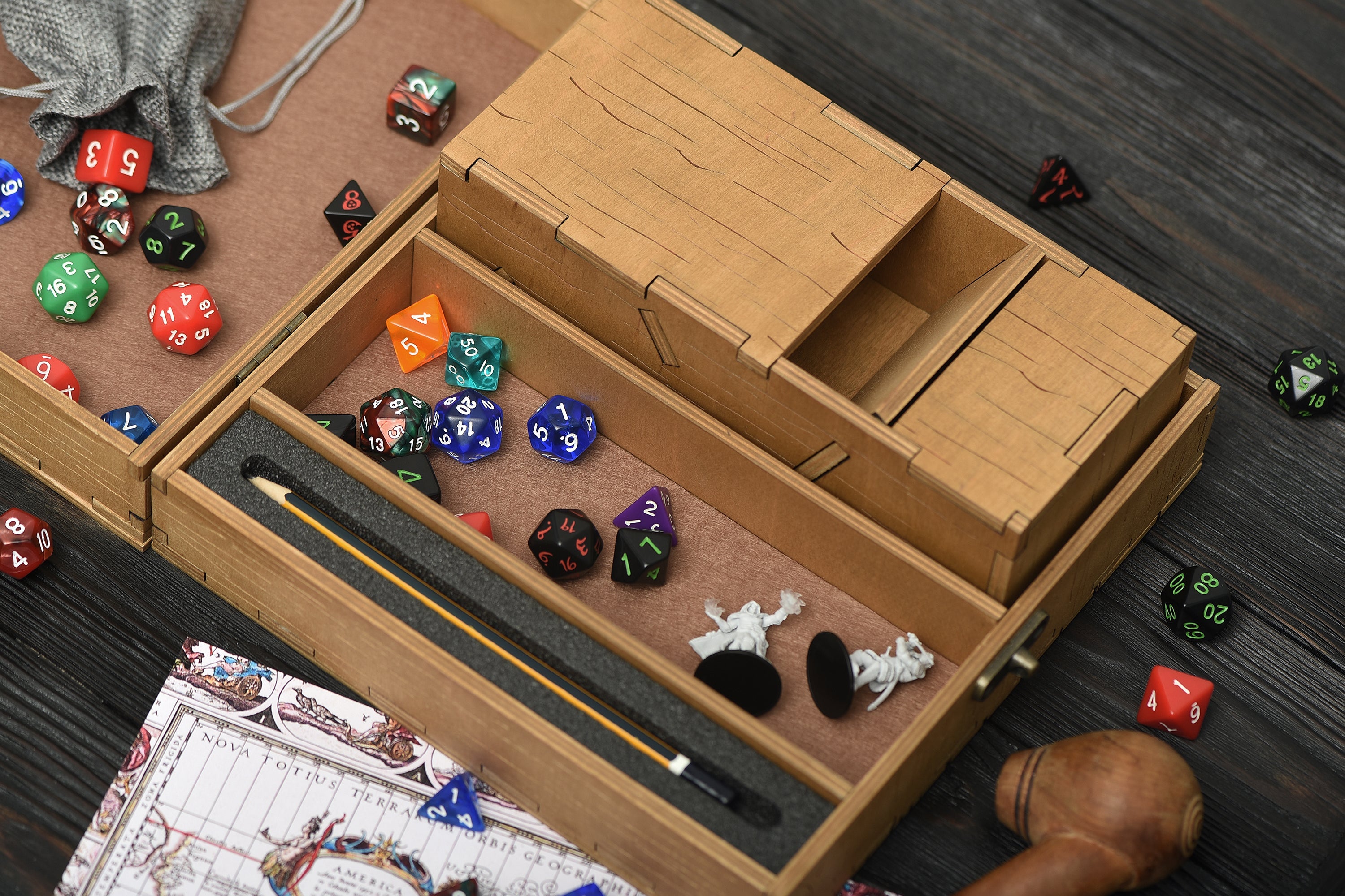 Dice rolling tray with dice tower, Dice boxes and trays, Dice towers - GravisCup