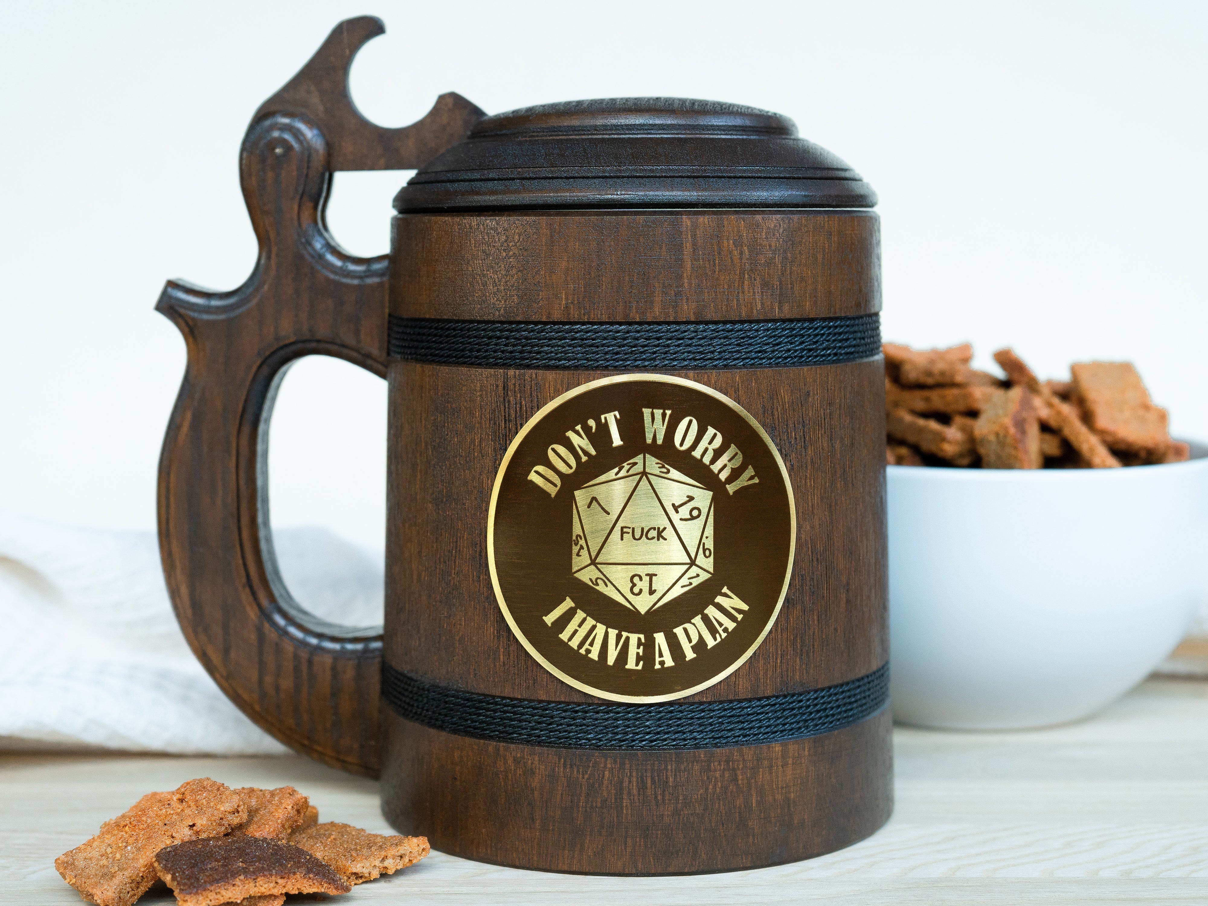 DnD wood mug with lid "Don't worry I have a plan", DND Mugs - GravisCup