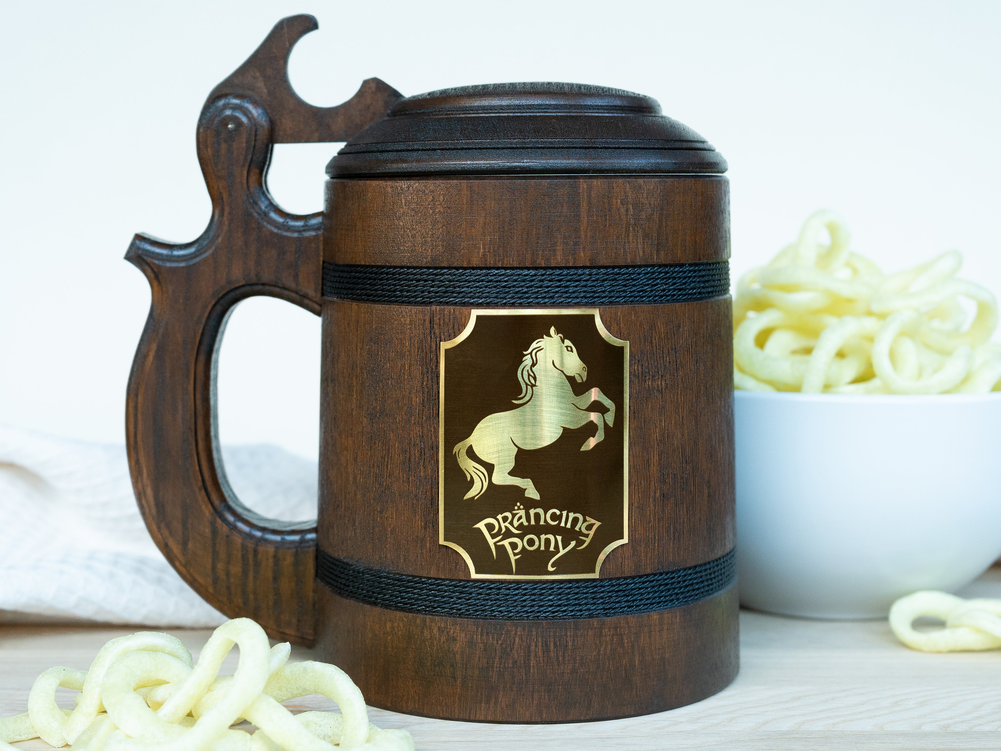Prancing Pony wood mug with lid, LOTR mugs, Mug with lid - GravisCup